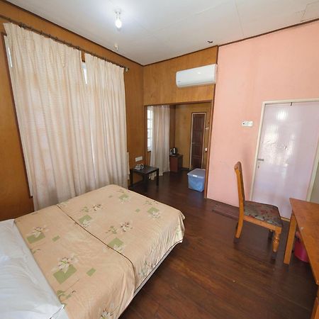 Oyo 90968 Teratak Samuderakita, Chalet & Guesthouse Кампонг Гонг Бадак Экстерьер фото